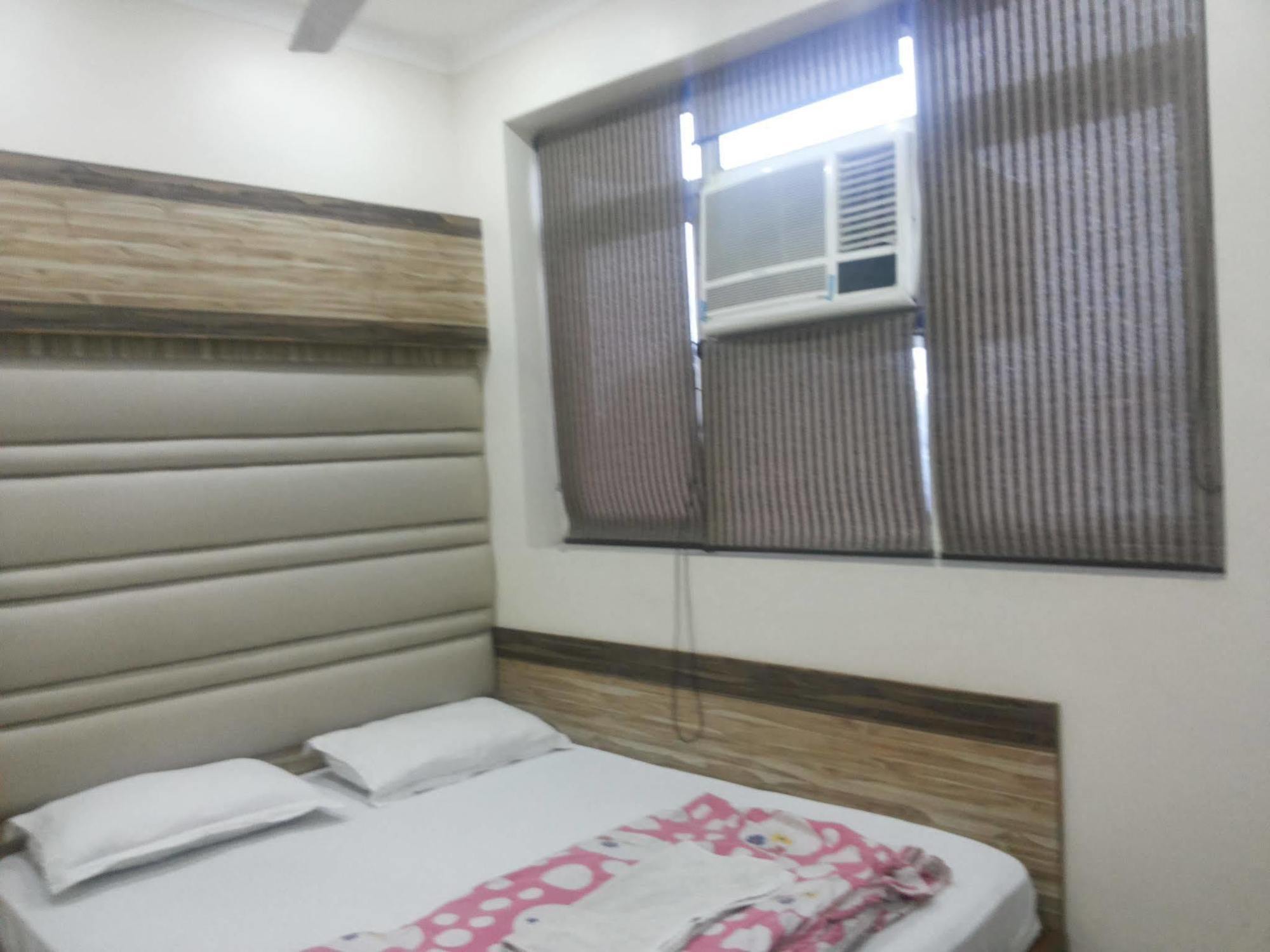 Hotel Pink City @ Opposite New Delhi Railway Station Paharganj Exterior photo